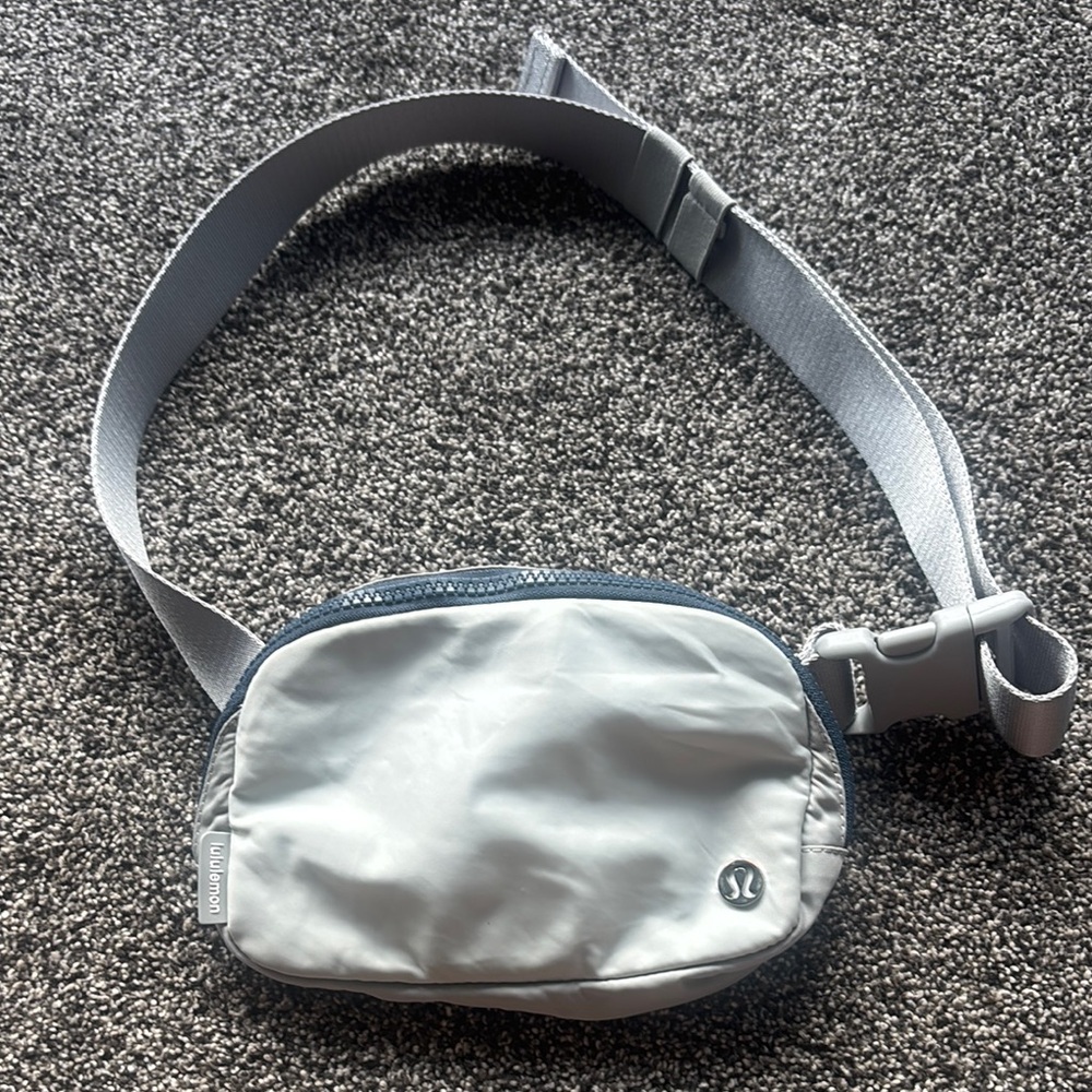 Like NEW! Lululemon Gray and Blue Belt Bag